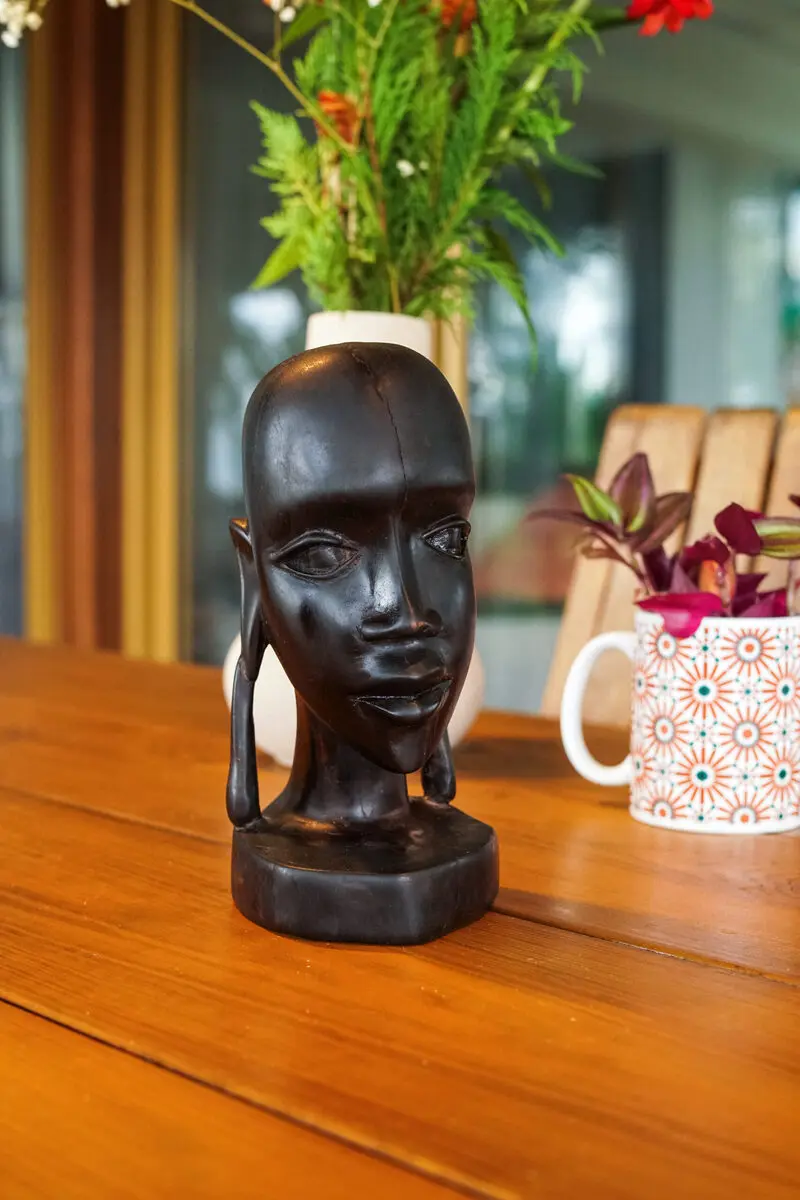 Sculpture visage Massaï