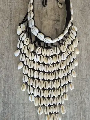 Collier Cauris long 5