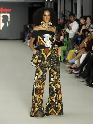 Tenue 7 New York Fashion Week