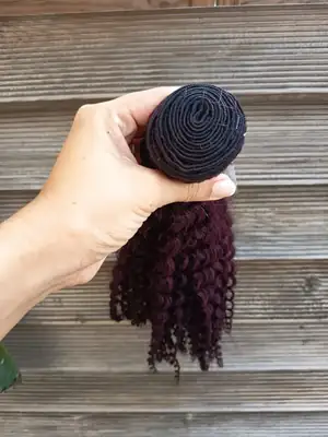 Tissage Kinky curly bordeaux 3