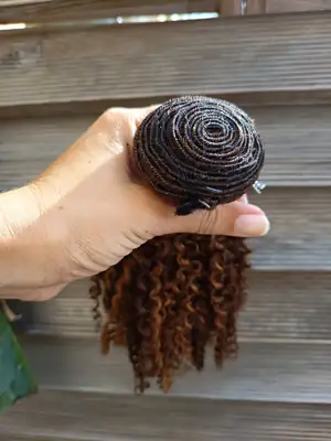 Tissage Kinky curly miel 3