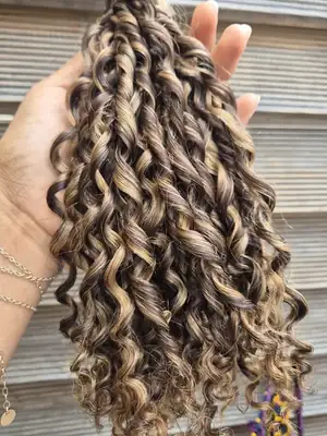Tissage Pixel curl châtain foncé méché blond