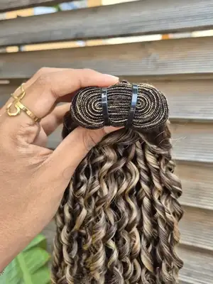 Tissage Pixel curl châtain foncé méché blond 3
