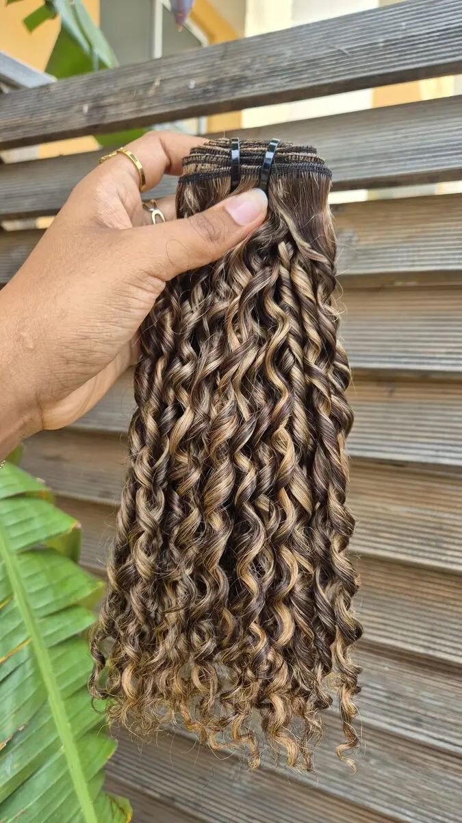 Tissage Pixel curl châtain foncé méché blond